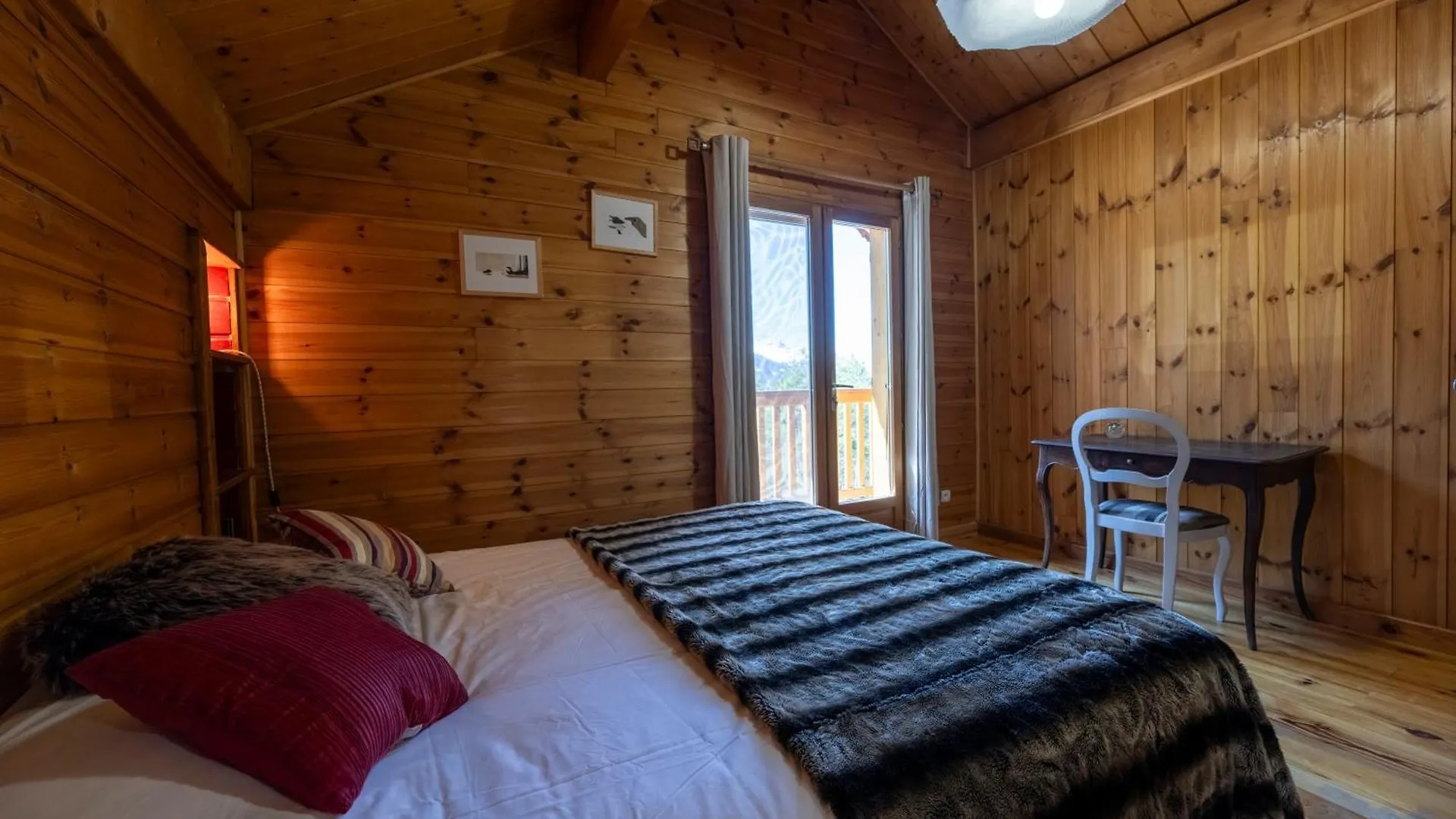 Parenthese Alpine - Poele A Bois - Calme - Parking Villa Enchastrayes